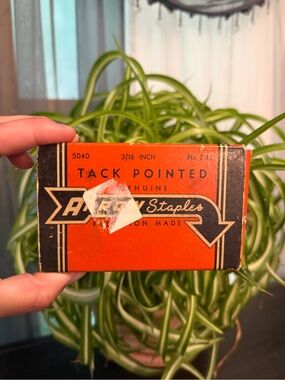 ARROW Tack Pointed Staples in Orange vintage